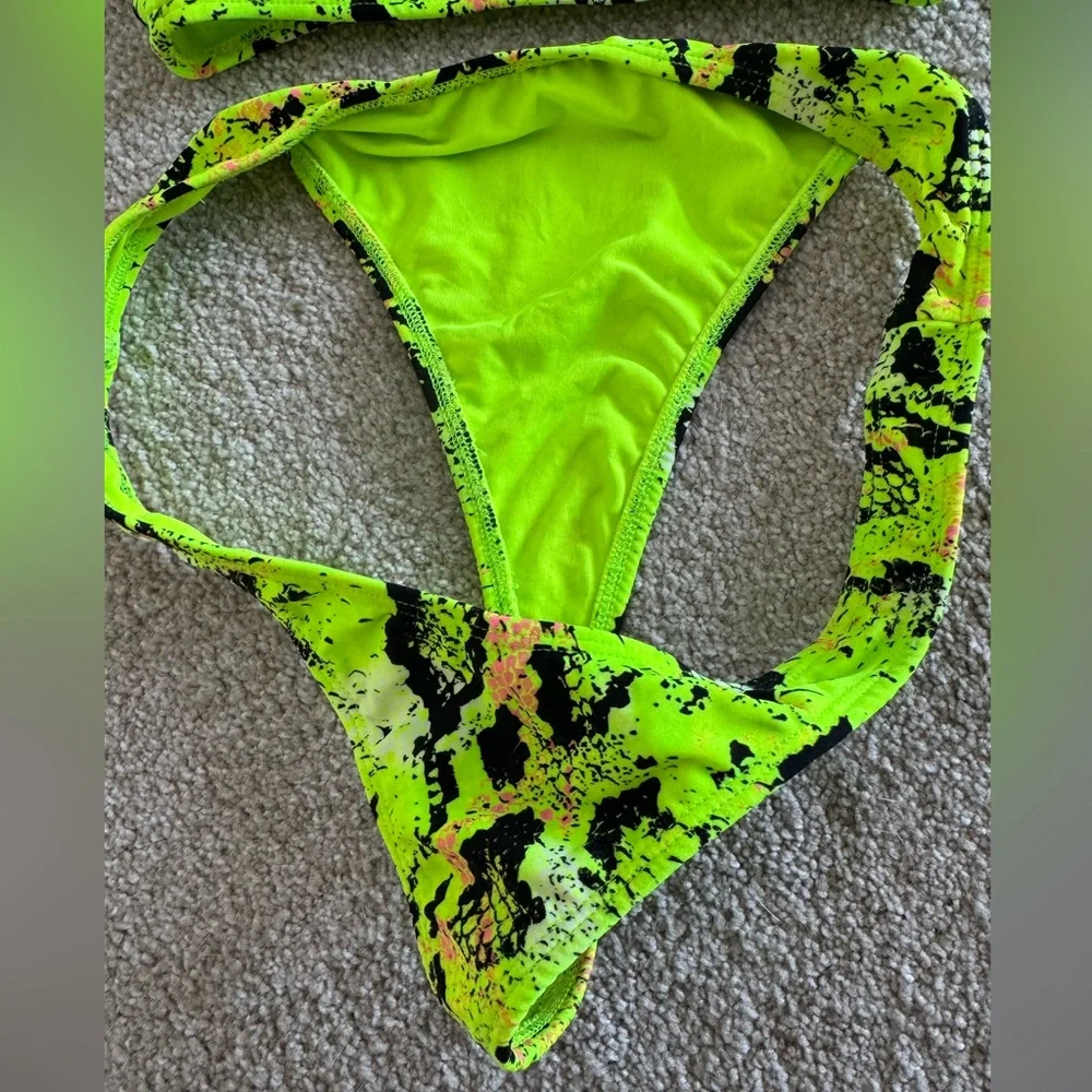 ASOS Neon bikini set - Picture 13 of 17